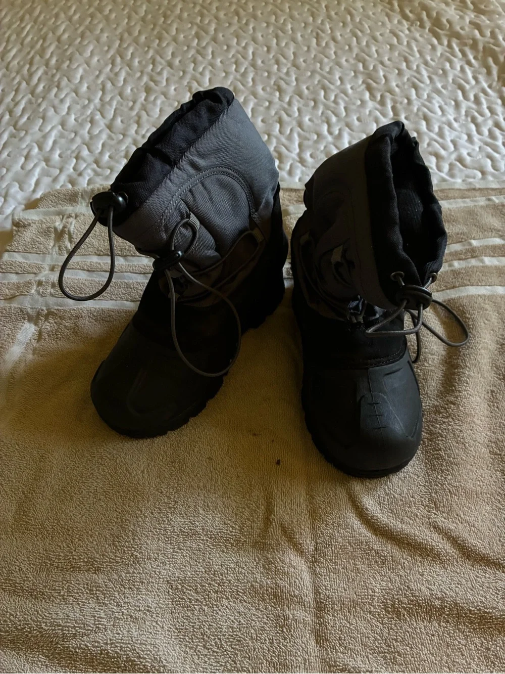 Itasca Black and Gray Kids Snow Boots
